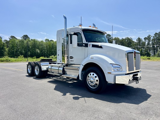 2027 Kenworth T880
