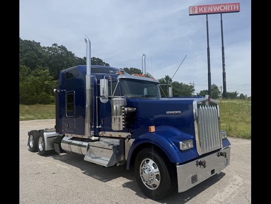 2023 Kenworth W900