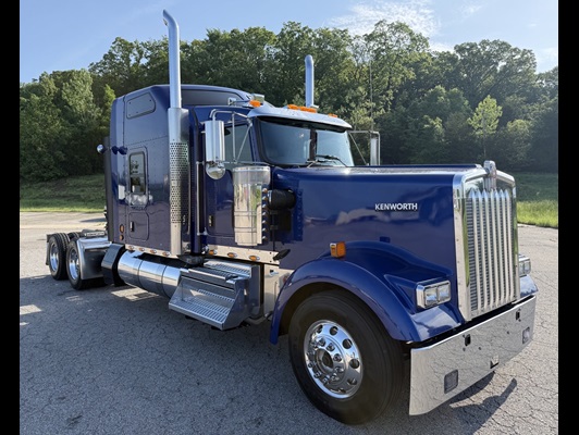 2023 Kenworth W900