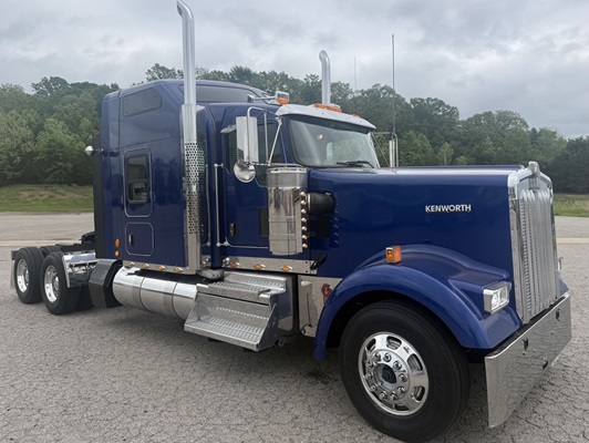 2023 Kenworth W900