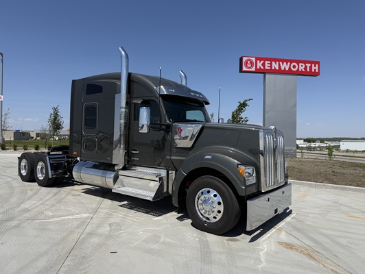 2027 Kenworth W990