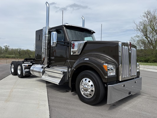 2027 Kenworth W990