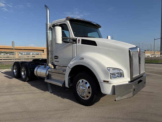 2024 Kenworth T880