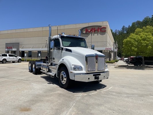 2027 Kenworth T880