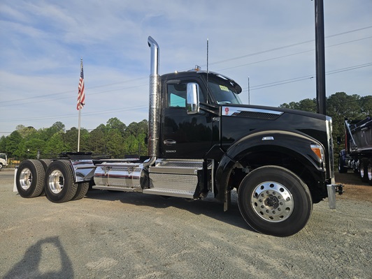 2027 Kenworth T880
