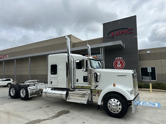 2027 Kenworth W900