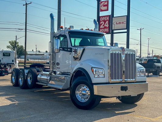 2027 Kenworth W990