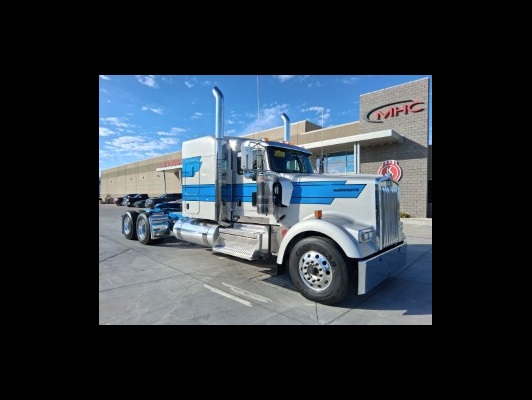 2027 Kenworth W900
