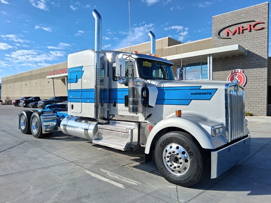 2027 Kenworth W900