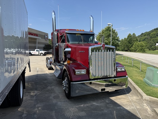 2027 Kenworth W900