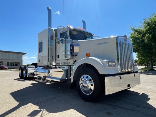 2027 Kenworth W900