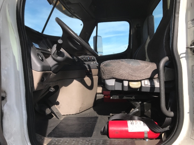 2015 Freightliner Cascadia in Torrance, CA — photo 10