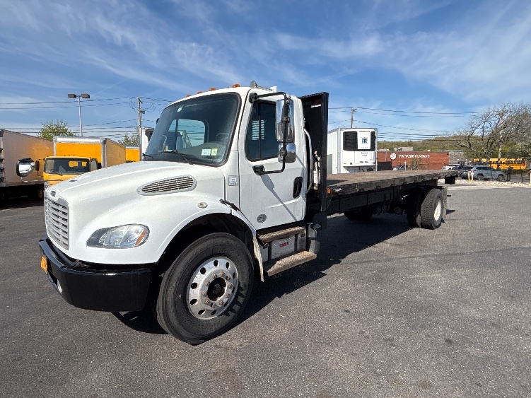 2015 Freightliner M2 106 in West Babylon, NY — photo 3