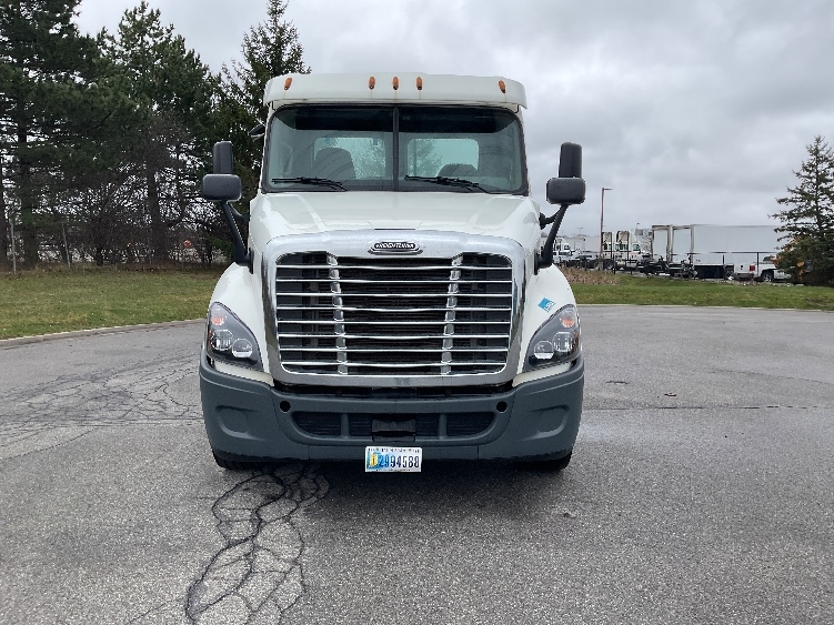 2016 Freightliner Cascadia in Rochester, NY — photo 2
