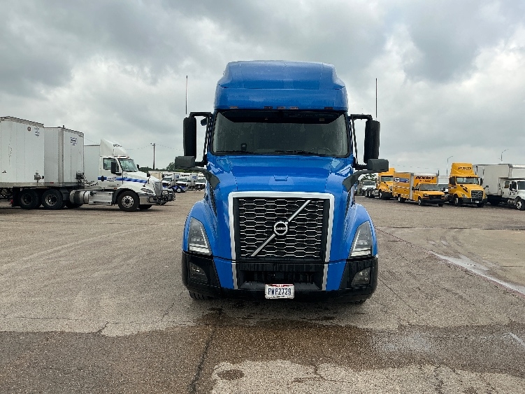 2021 Volvo VNL 760 in San Antonio, TX — photo 2