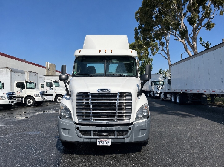 2016 Freightliner Cascadia in Torrance, CA — photo 2