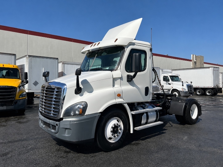 2016 Freightliner Cascadia in Torrance, CA — photo 3