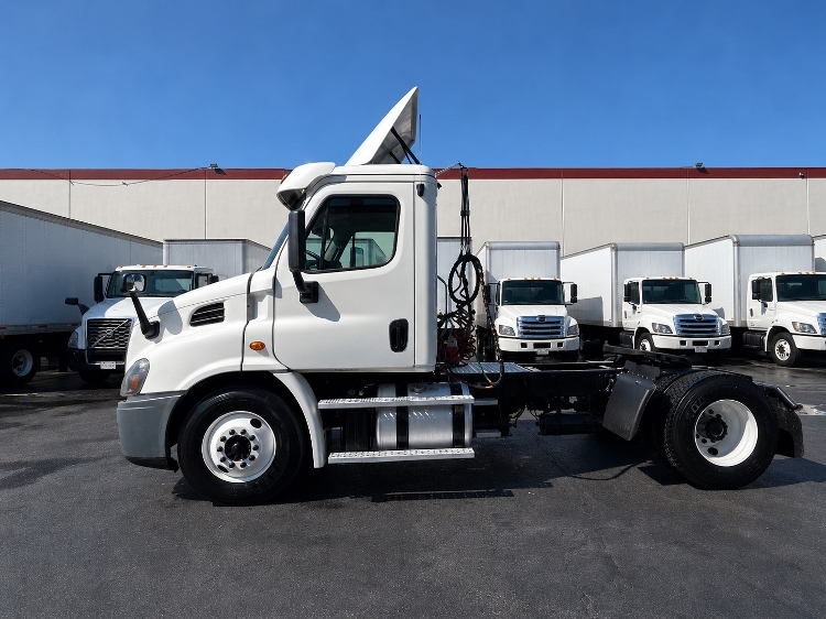 2016 Freightliner Cascadia in Torrance, CA — photo 4