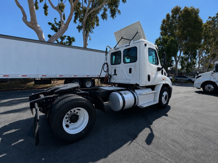 2016 Freightliner Cascadia in Torrance, CA — photo 7