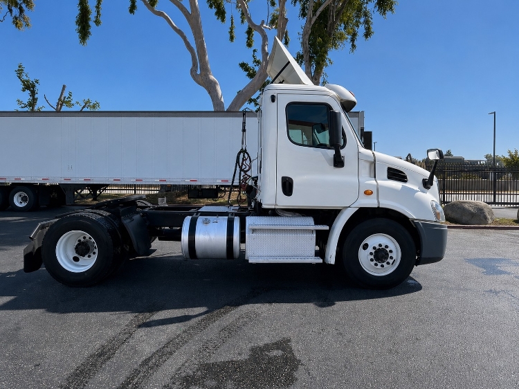 2016 Freightliner Cascadia in Torrance, CA — photo 8