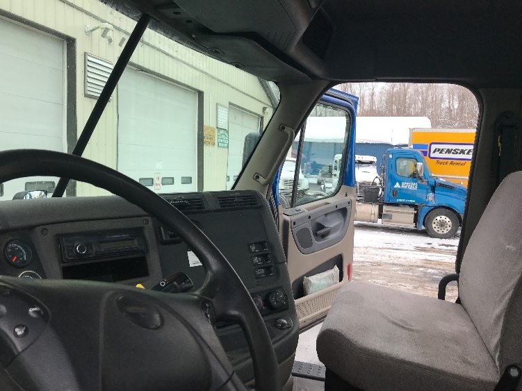 2017 Freightliner Cascadia in Whitesboro, NY — photo 10