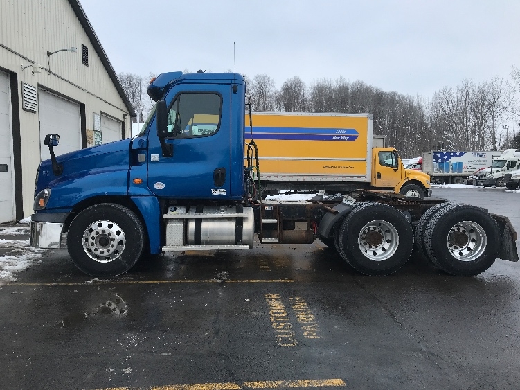 2017 Freightliner Cascadia in Whitesboro, NY — photo 4