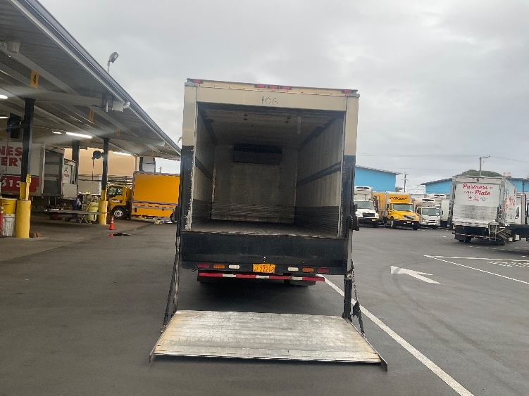 2016 Isuzu NQR in Torrance, CA — photo 9