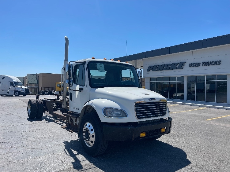 2017 Freightliner M2 106