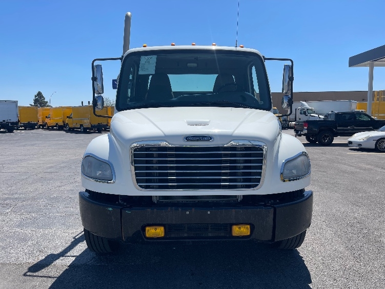 2017 Freightliner M2 106 in Kansas City, MO — photo 2