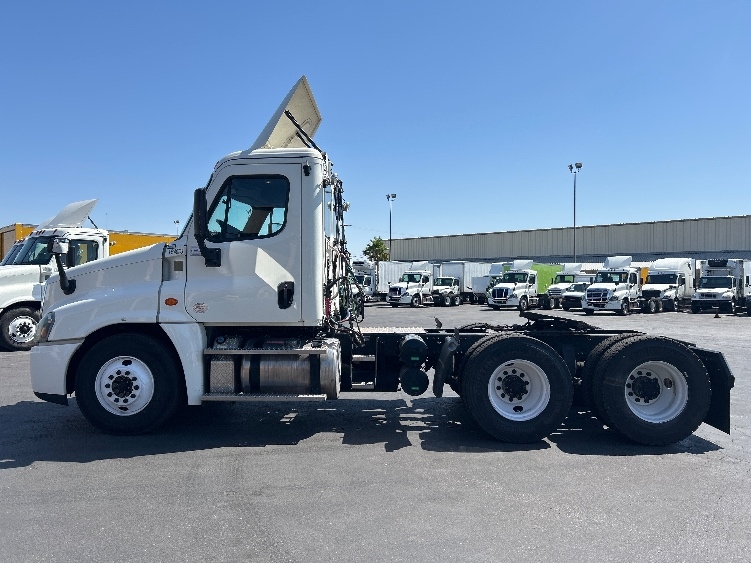 2017 Freightliner Cascadia in Las Vegas, NV — photo 4