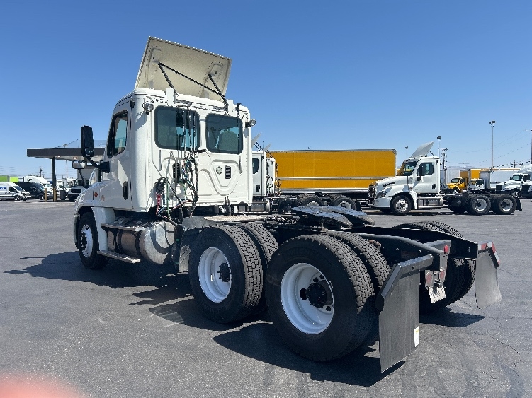 2017 Freightliner Cascadia in Las Vegas, NV — photo 5