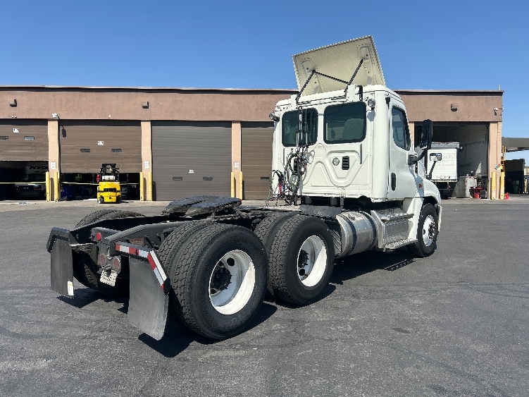 2017 Freightliner Cascadia in Las Vegas, NV — photo 7
