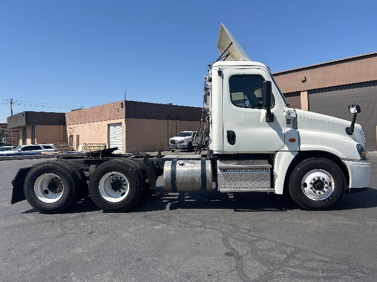 2017 Freightliner Cascadia in Las Vegas, NV — photo 8