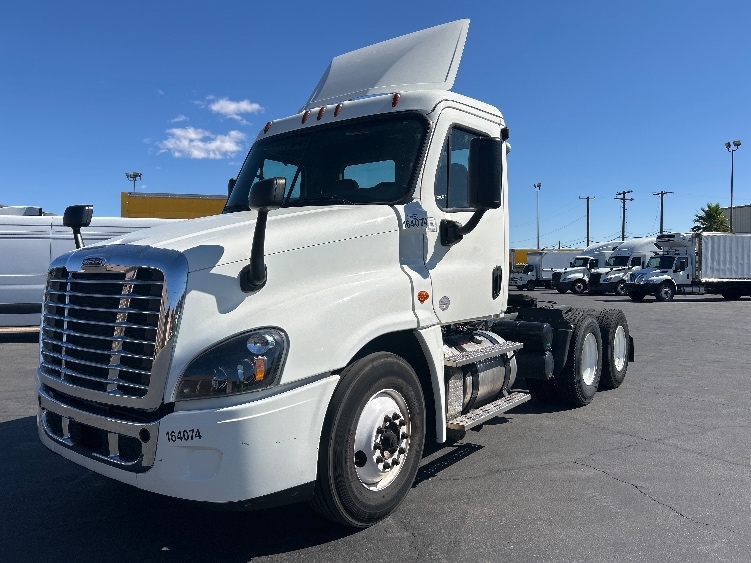 2017 Freightliner Cascadia in Las Vegas, NV — photo 3