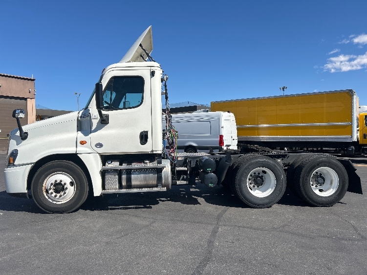 2017 Freightliner Cascadia in Las Vegas, NV — photo 4