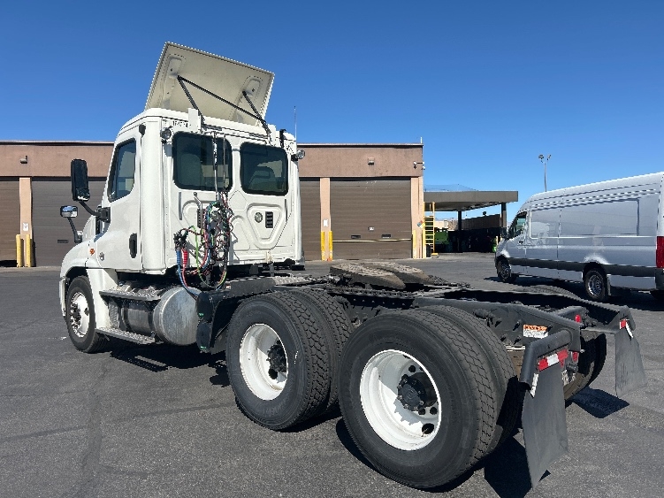 2017 Freightliner Cascadia in Las Vegas, NV — photo 5