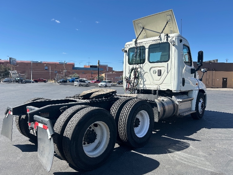 2017 Freightliner Cascadia in Las Vegas, NV — photo 7