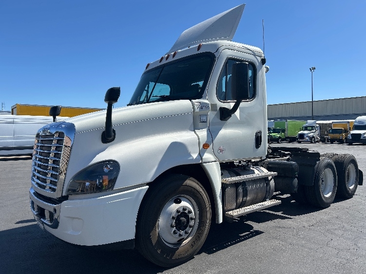 2017 Freightliner Cascadia in Las Vegas, NV — photo 3