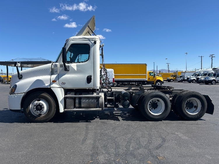 2017 Freightliner Cascadia in Las Vegas, NV — photo 4