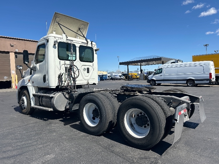 2017 Freightliner Cascadia in Las Vegas, NV — photo 5