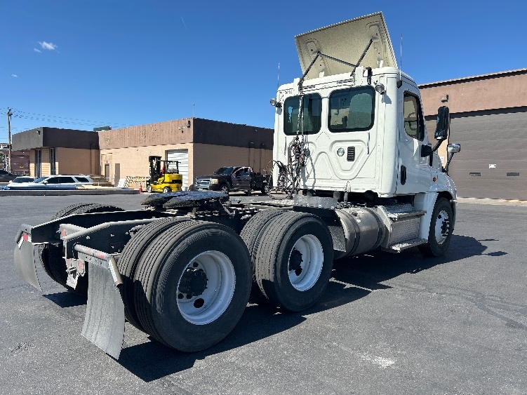2017 Freightliner Cascadia in Las Vegas, NV — photo 7
