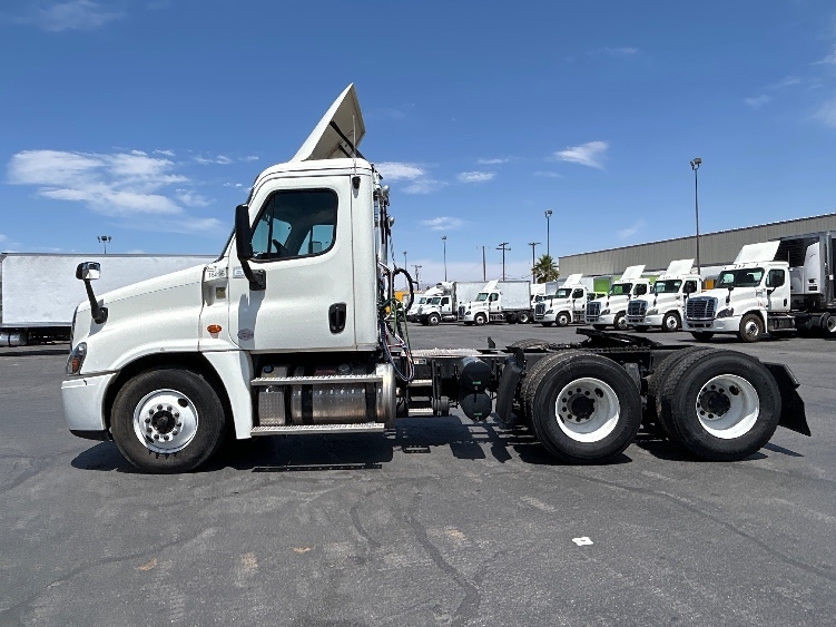 2017 Freightliner Cascadia in Las Vegas, NV — photo 4