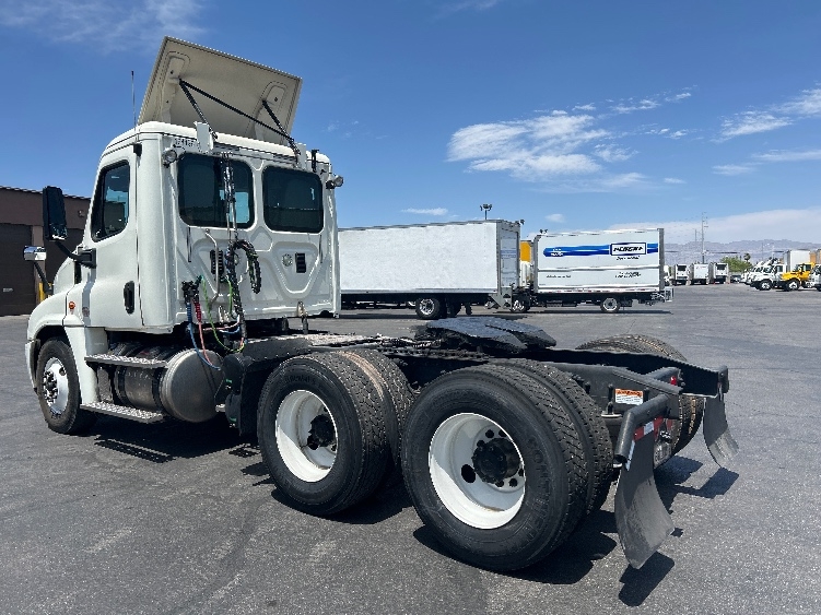 2017 Freightliner Cascadia in Las Vegas, NV — photo 5