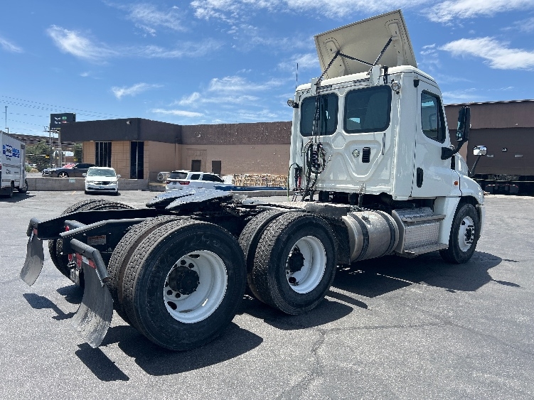 2017 Freightliner Cascadia in Las Vegas, NV — photo 7