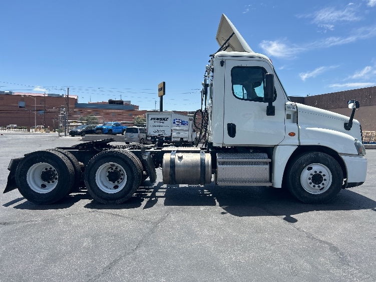 2017 Freightliner Cascadia in Las Vegas, NV — photo 8