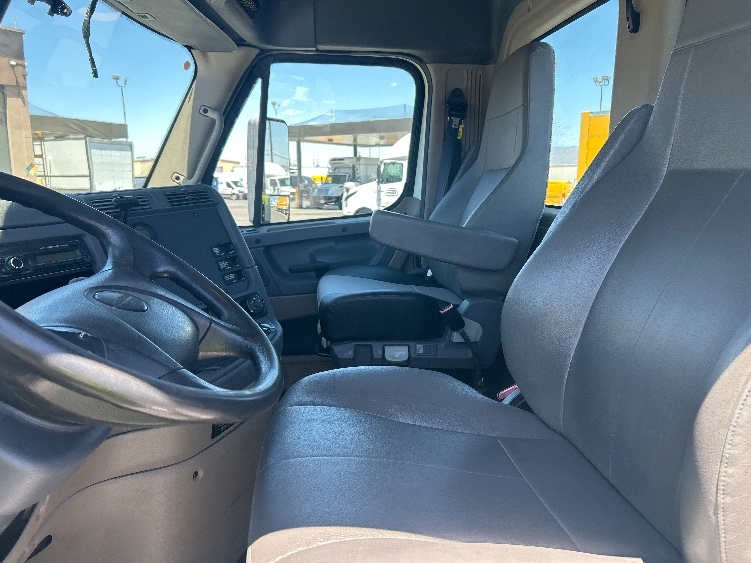 2017 Freightliner Cascadia in Las Vegas, NV — photo 10
