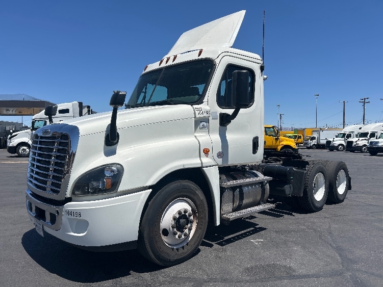 2017 Freightliner Cascadia in Las Vegas, NV — photo 3