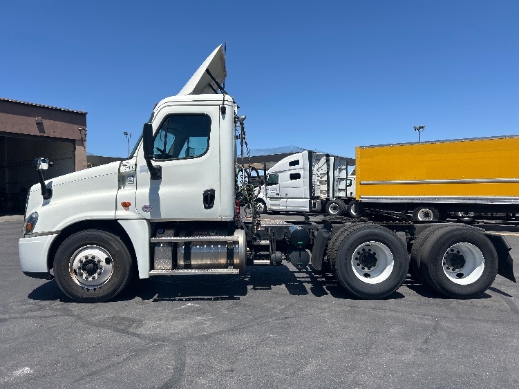 2017 Freightliner Cascadia in Las Vegas, NV — photo 4