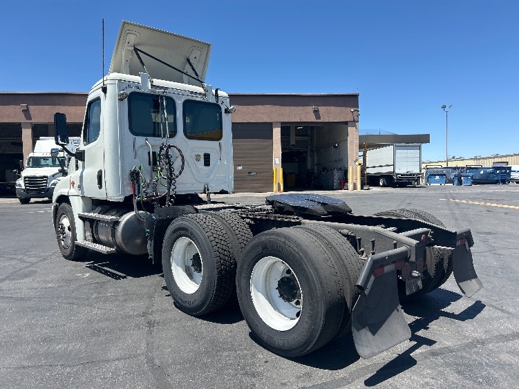 2017 Freightliner Cascadia in Las Vegas, NV — photo 5