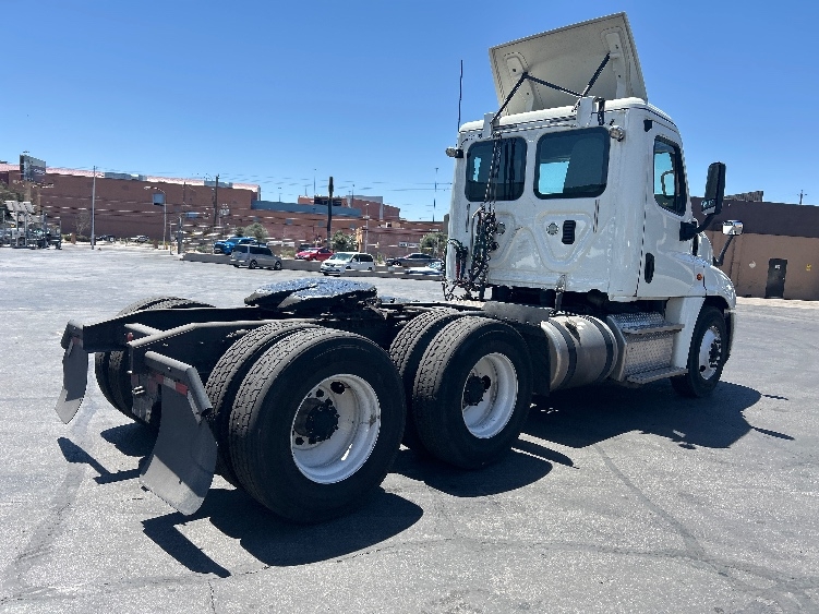2017 Freightliner Cascadia in Las Vegas, NV — photo 7
